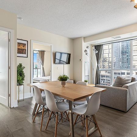 3 Bedroom Beside Cn Tower With Parking Downtown Toronto Exteriör bild