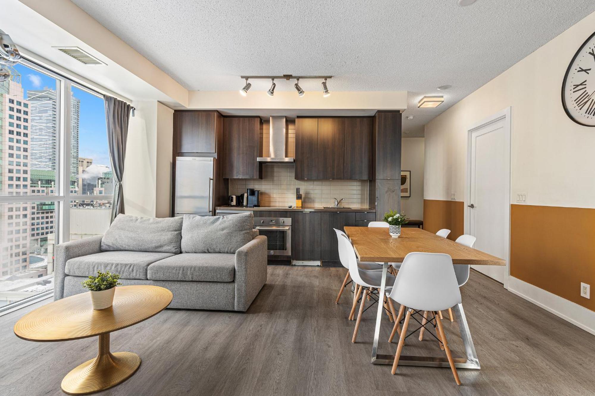 3 Bedroom Beside Cn Tower With Parking Downtown Toronto Exteriör bild