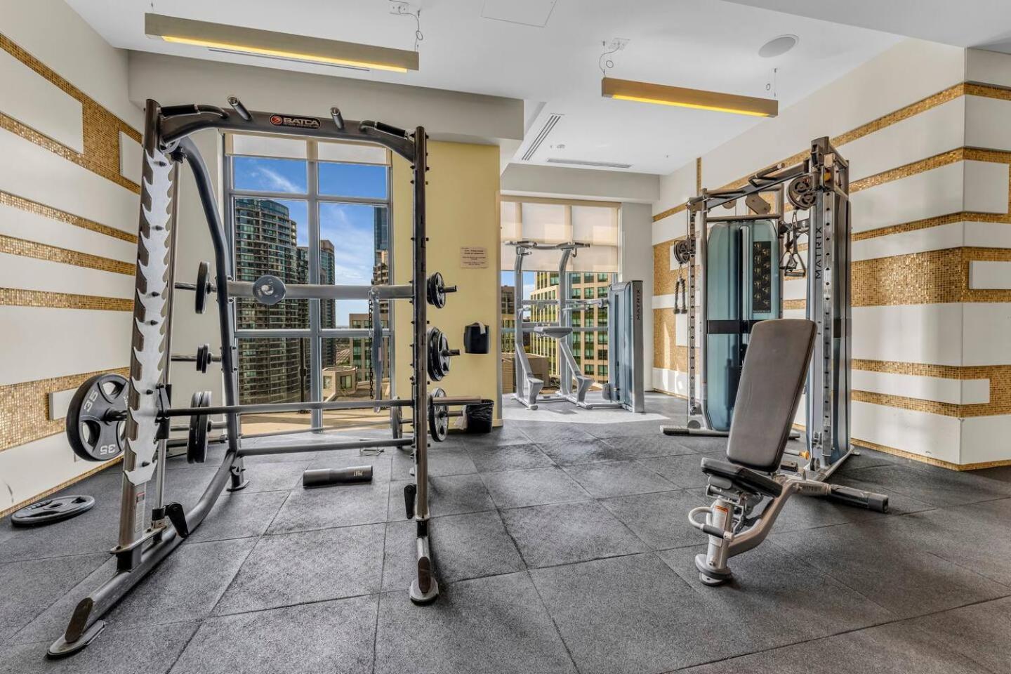 3 Bedroom Beside Cn Tower With Parking Downtown Toronto Exteriör bild